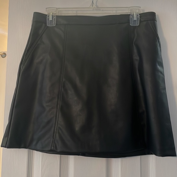 Mini leather skirt - Picture 2 of 2